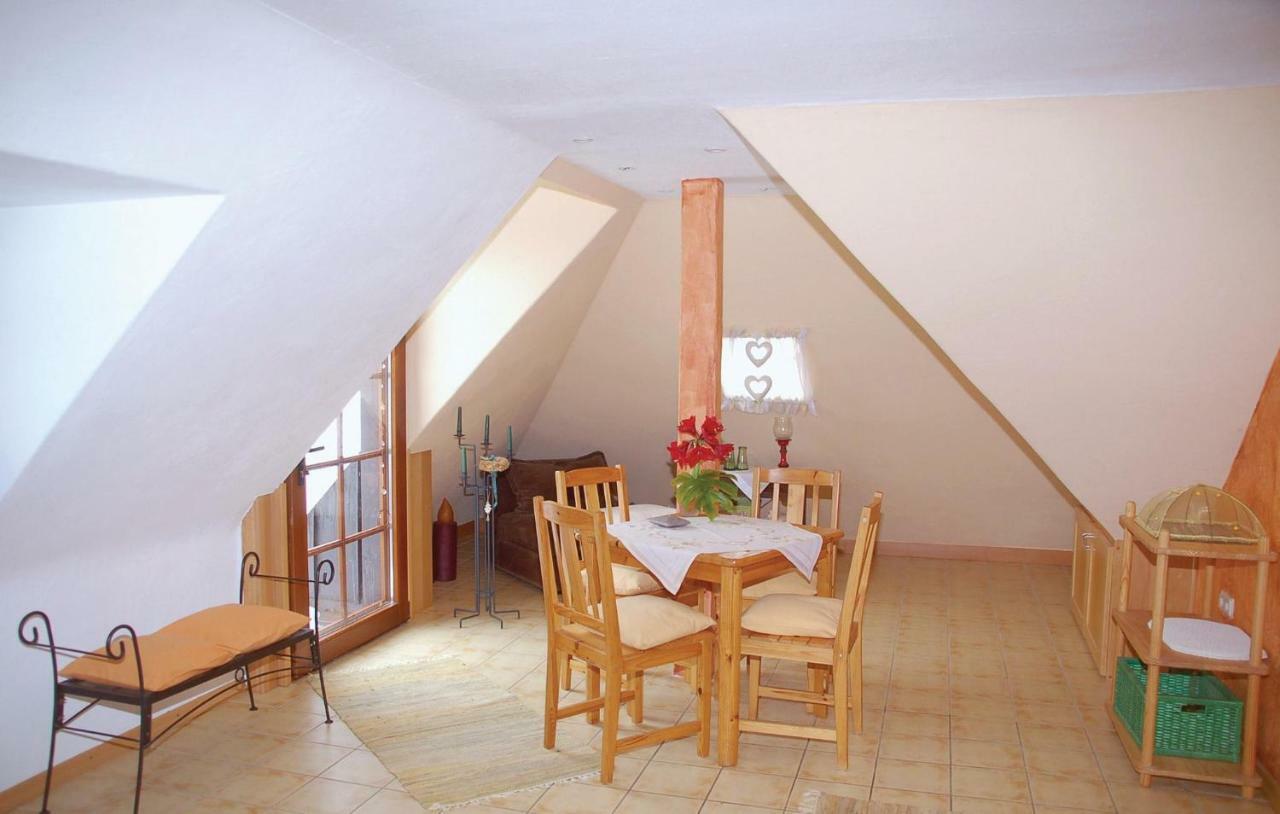 1 Bedroom Beautiful Apartment In Schoenecken Wetteldorf Kültér fotó